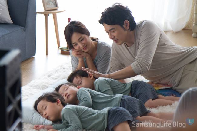 عکسی احساساتی از “جومونگ” در حال خواباندن سه قلوهایش/ تصویر