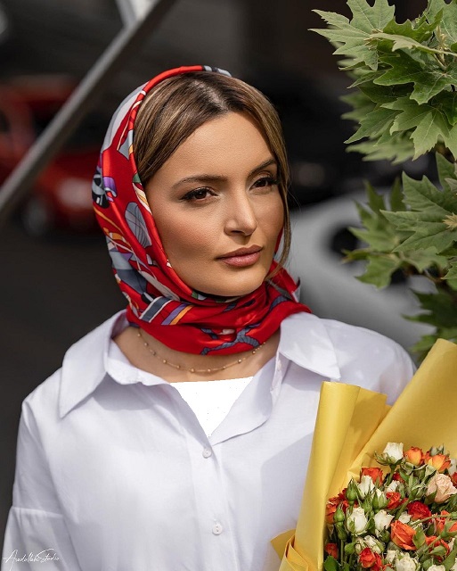 نیلوفر پارسا، بازیگر ۳۳ ساله که با بازی در نقش بیتا در سریال آوای باران به شهرت رسید تصاویری از خود را در صفحه اینستاگرامش منتشر کرد.