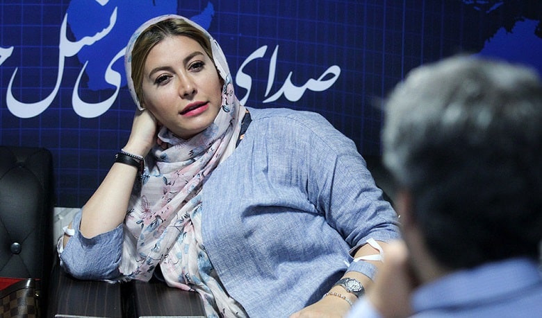 تصاویر/ ژست‌های عجیب فریبا نادری در حضورش در یک خبرگزاری