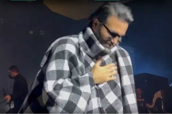 " نیکبخت واحدی" در کنسرت مسیح و آرش با لباسی بسیار عجیب و متفاوت منتشر شد.