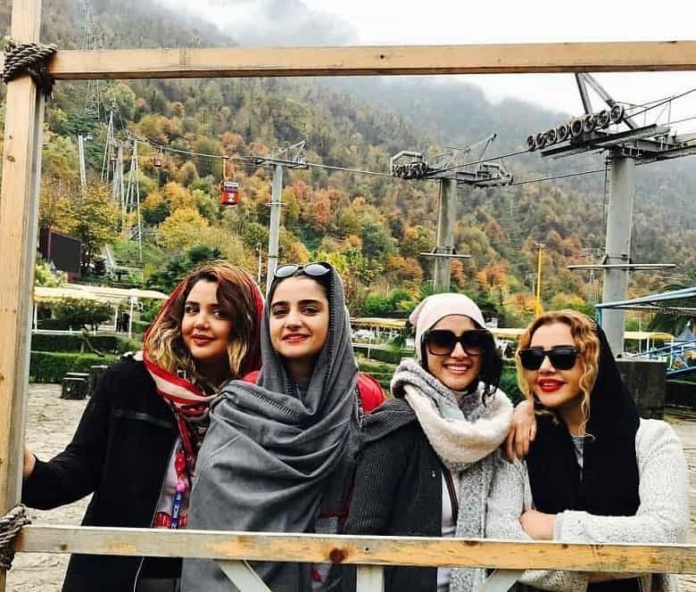 عکس/ باربی سینمای ایران در کنار خواهرانش!