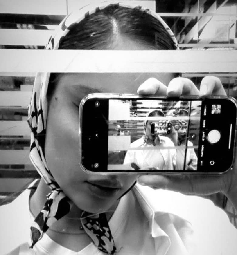 عکس/ ترلان پروانه با مینی اسکارف چه شکلی می‌شود؟