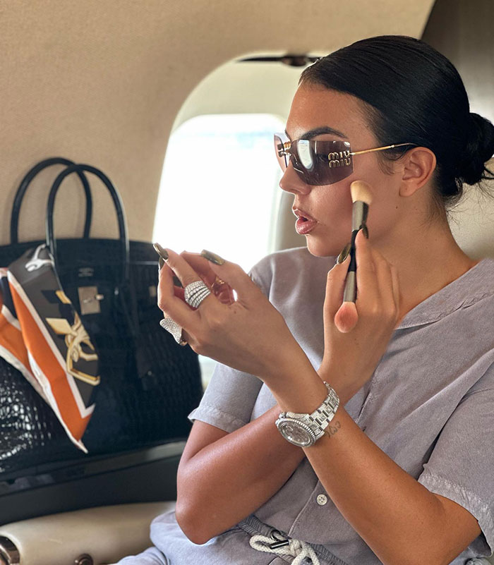 فخر فروشی دوباره جورجینا با جواهرات جدیدش! فخر فروشی دوباره جورجینا با جواهرات جدیدش!