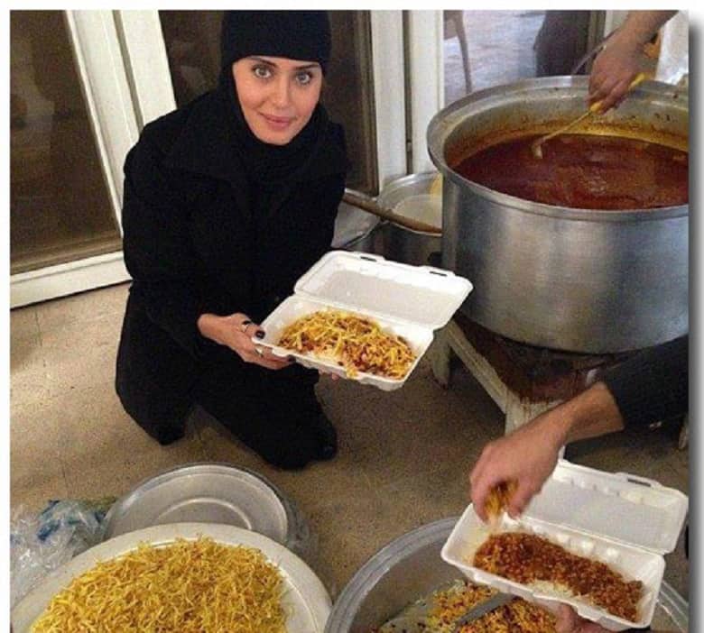 عکس/ الناز شاکردوست در مراسم نذری امام حسین (ع) عکس/ الناز شاکردوست در مراسم نذری امام حسین (ع)