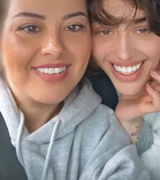 باورتان می شود خانم جوان در این عکس مادر “ریحانه پارسا” است/ عکس باورتان می شود خانم جوان در این عکس مادر “ریحانه پارسا” است/ عکس