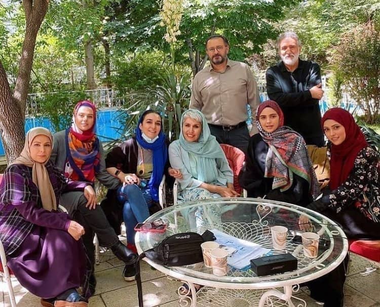 پشت صحنه احضار را ببینید.