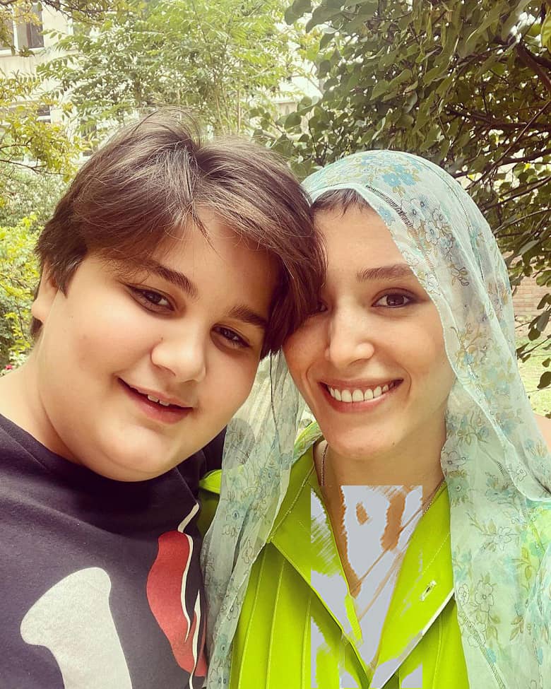 عکس جدید فرشته حسینی با لباس باز.