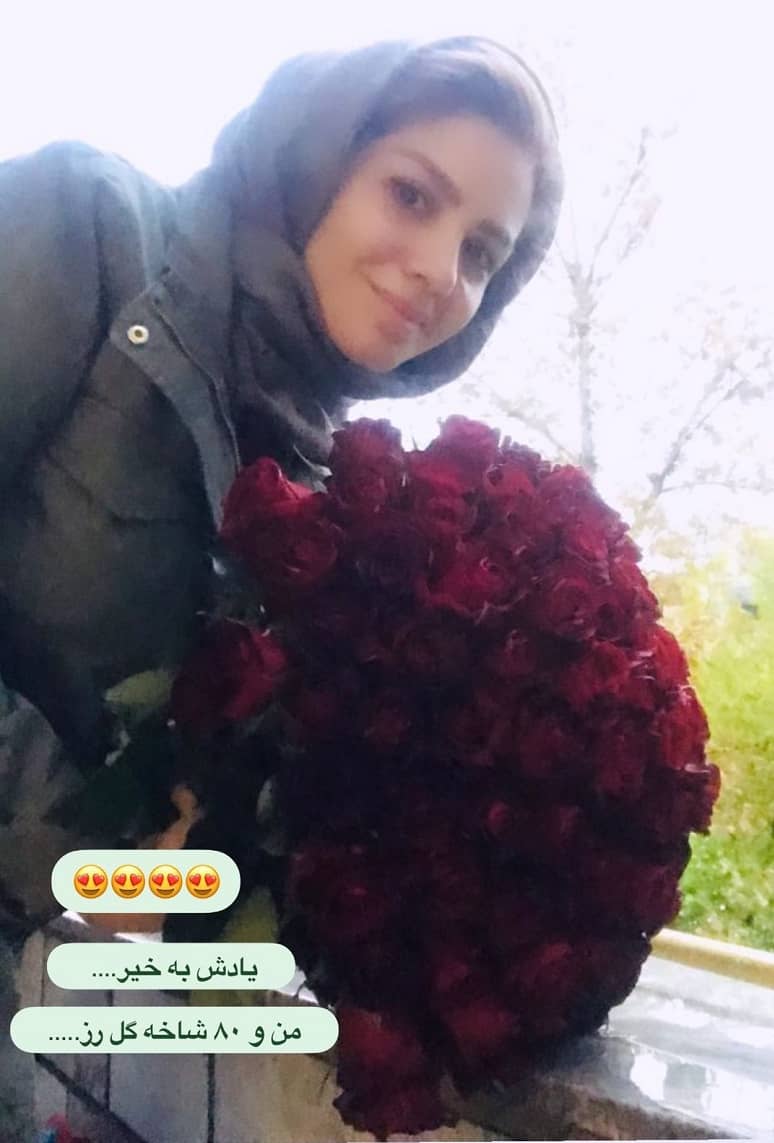 80 شاخه گل رز در دستان مبینا نصیری