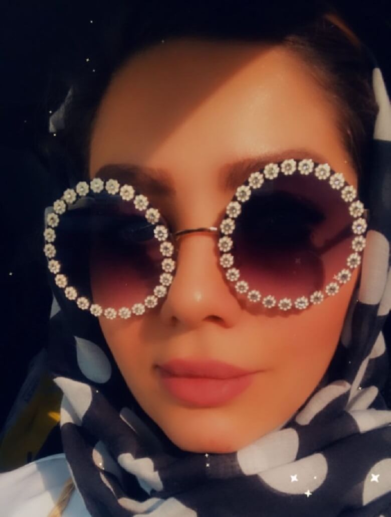 مبینا نصیری عینک عجیب زد