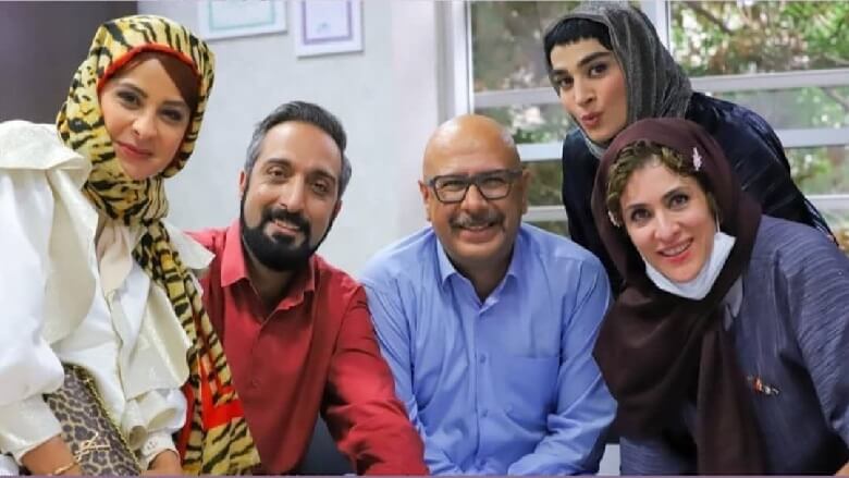 بازیگران دراکولا عکس صمیمی گرفتند.