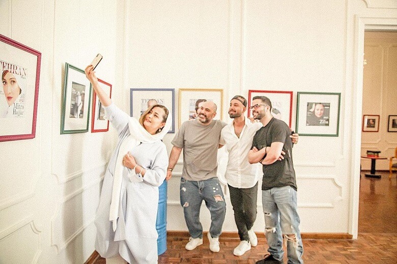 مهراوه شریفی نیا با رفقا گالری گردی کرد.