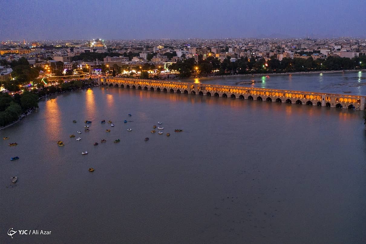 تصاویری جذاب از شوق مردم اصفهان با زنده شدن زاینده رود