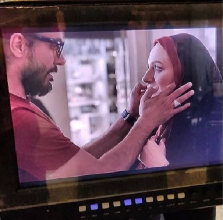 نگین معتضدی و همسرش در پشت صحنه ژست عاشقانه گرفتند.