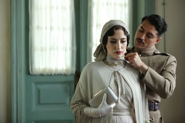 اشکان خطیبی گردن نگار جواهریان سینه ریز می‌اندازد.