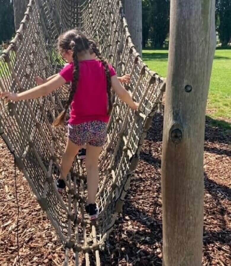 شاهرخ استخری در بلژیک تفریح است.