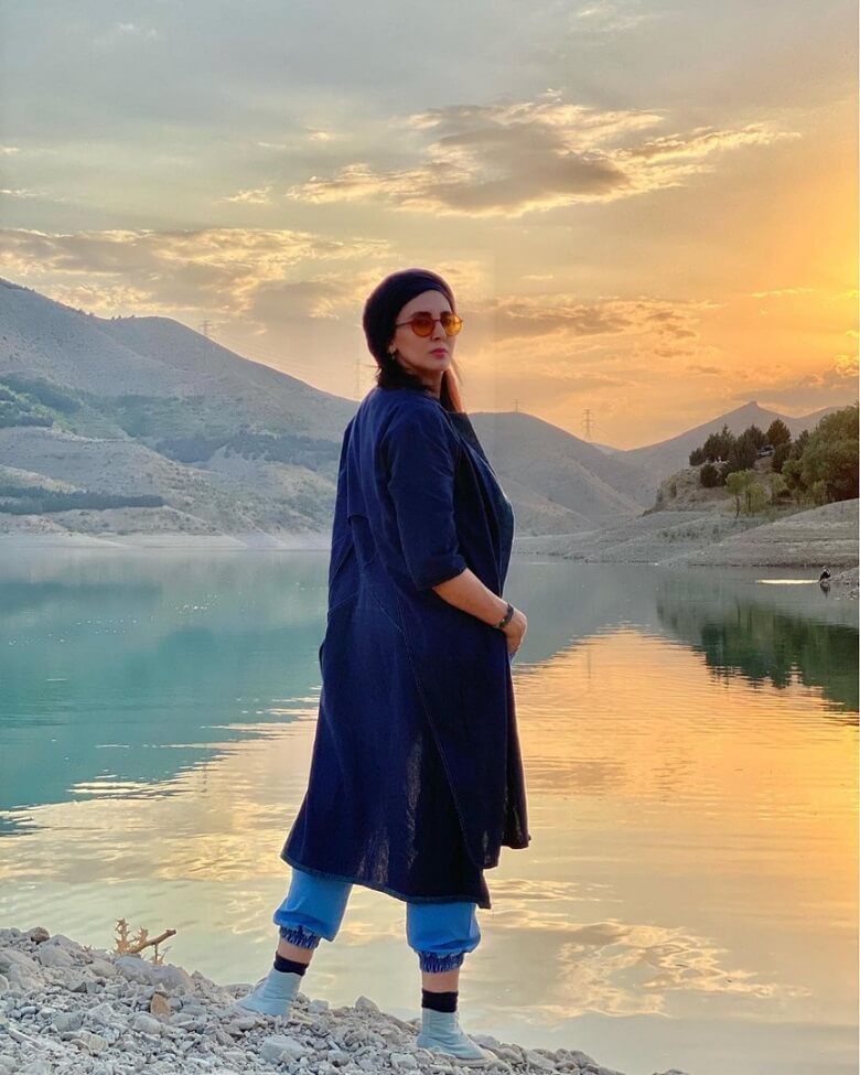 لیلا بلوکات از تنهایی حوصله‌اش سر رفته است.