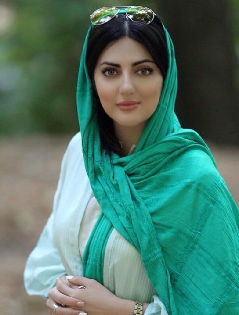 هلیا امامی با دو استایل متفاوت عکس گرفت.