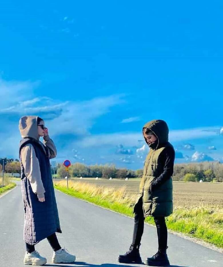 سارا و نیکا در سوئد ترکیب جدید زمستانی را امتحان کردند.