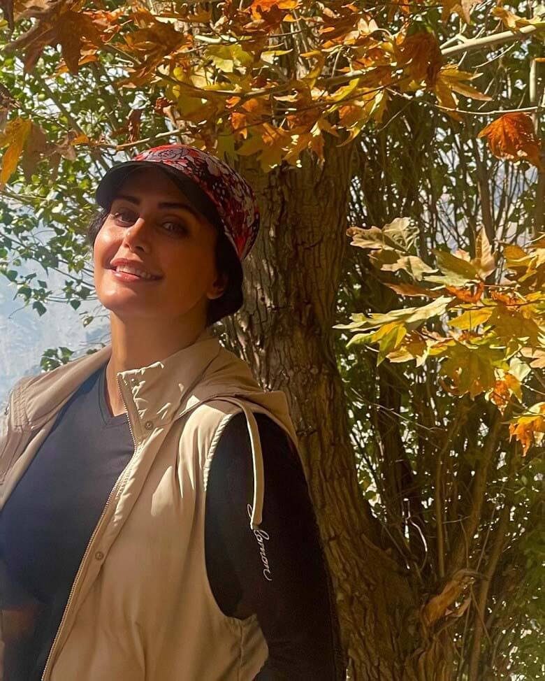 الناز شاکردوست به کلکچال با عکس‌های رنگی صعود کرد.