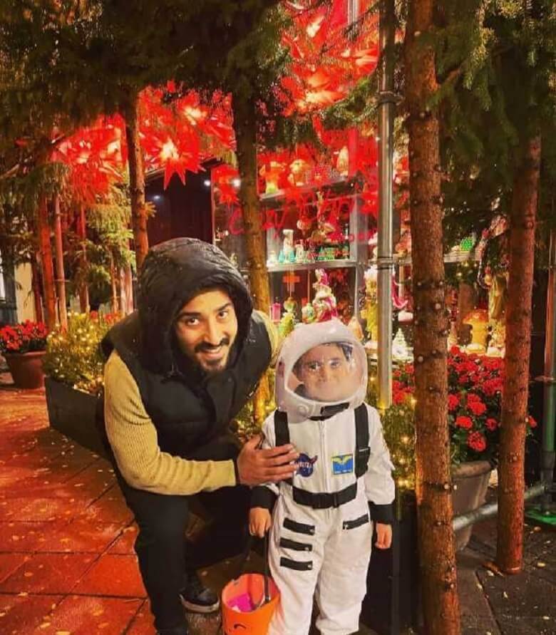 رضا قوچان نژاد و پسرش با لباسی عجیب عکس گرفتند.