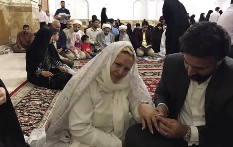 بهاره رهنما با چادر در مسجد دیده شد.