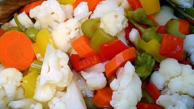 طرز تهیه ترشی شور گل کلم را بخوانید.