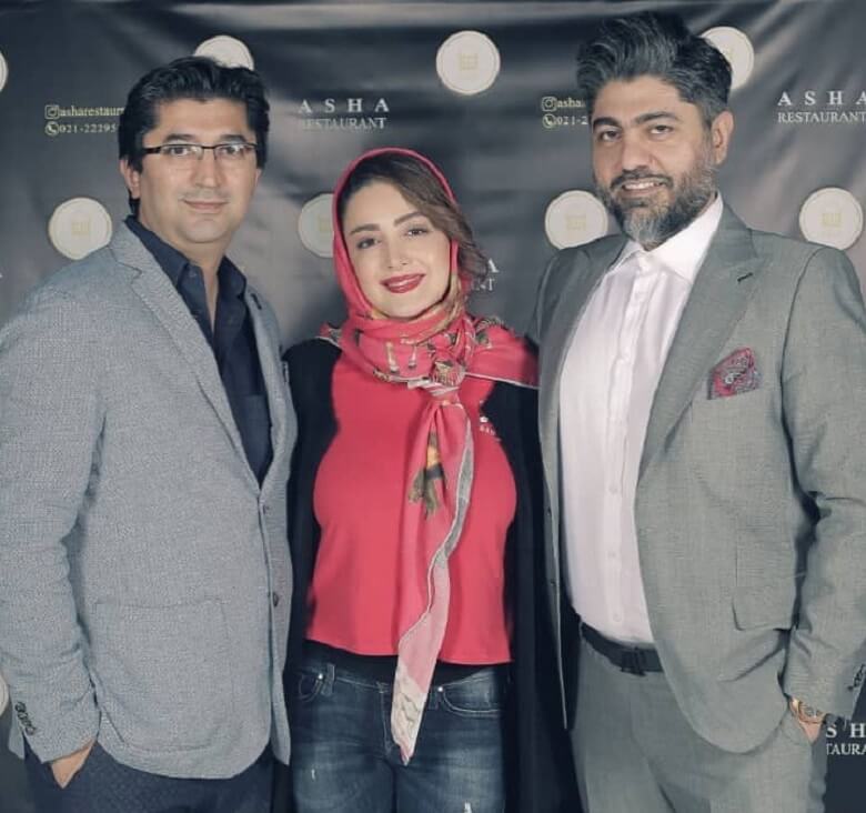 شیلا خداداد میان دو مرد عکس دوستانه گرفت.